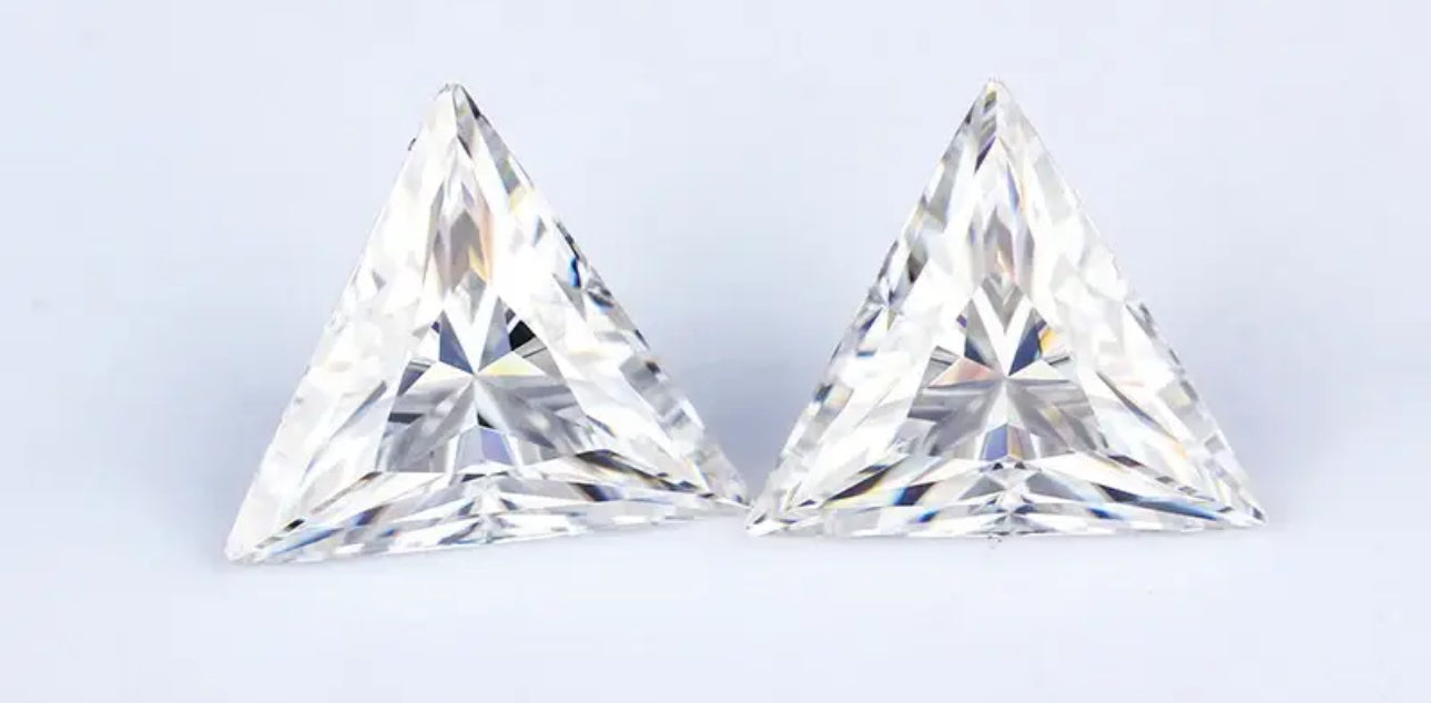MOISSANITA GRA CORTE TRIÁNGULO 0.50CT 5X5MM