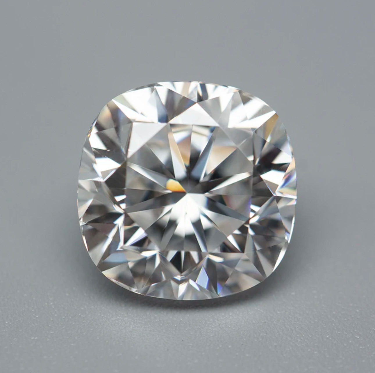 MOISSANITA CORTE CUSHION 3CT 8.5X8.5MM