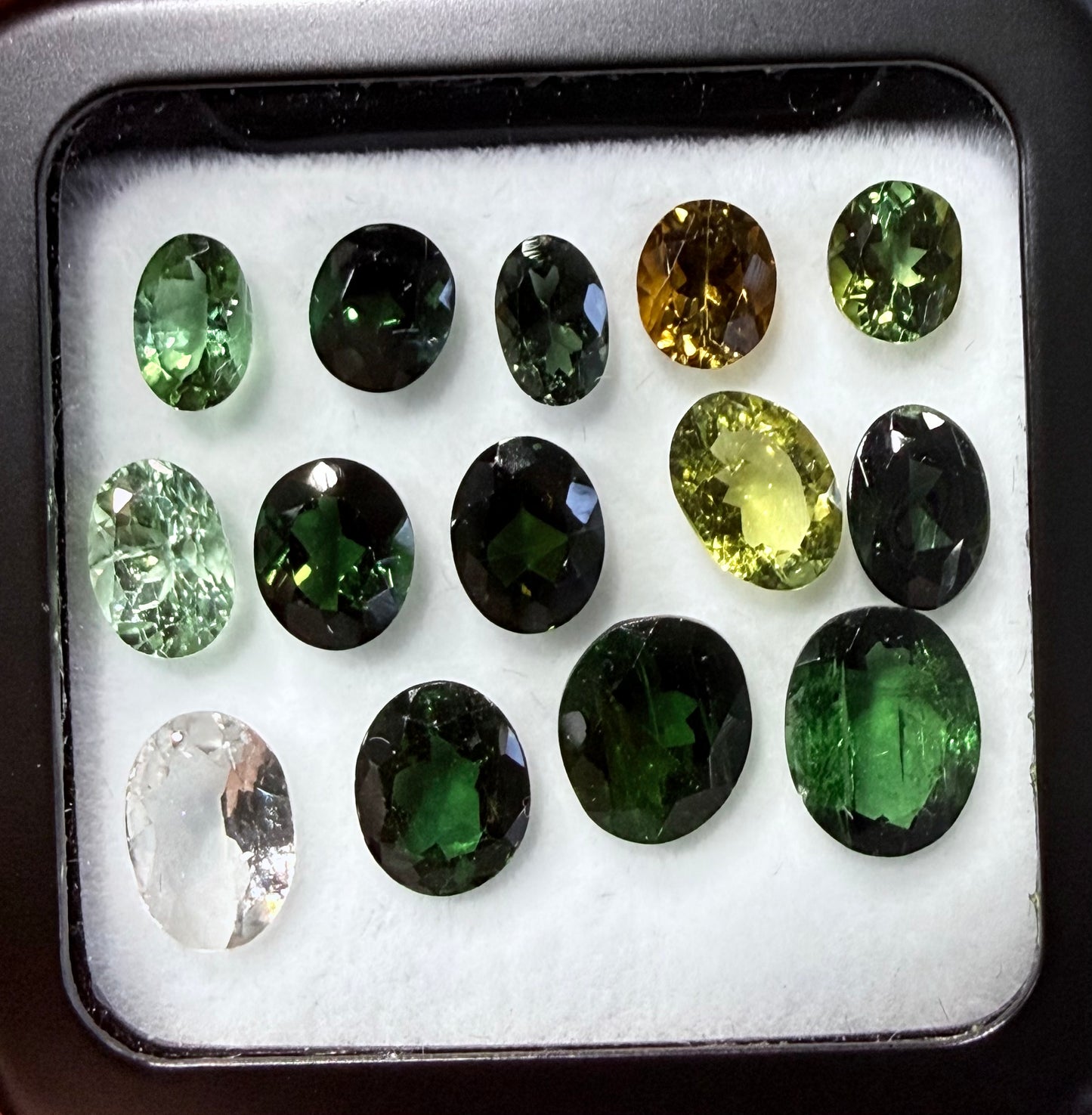 TURMALINA VERDE OVAL ( LOTE )