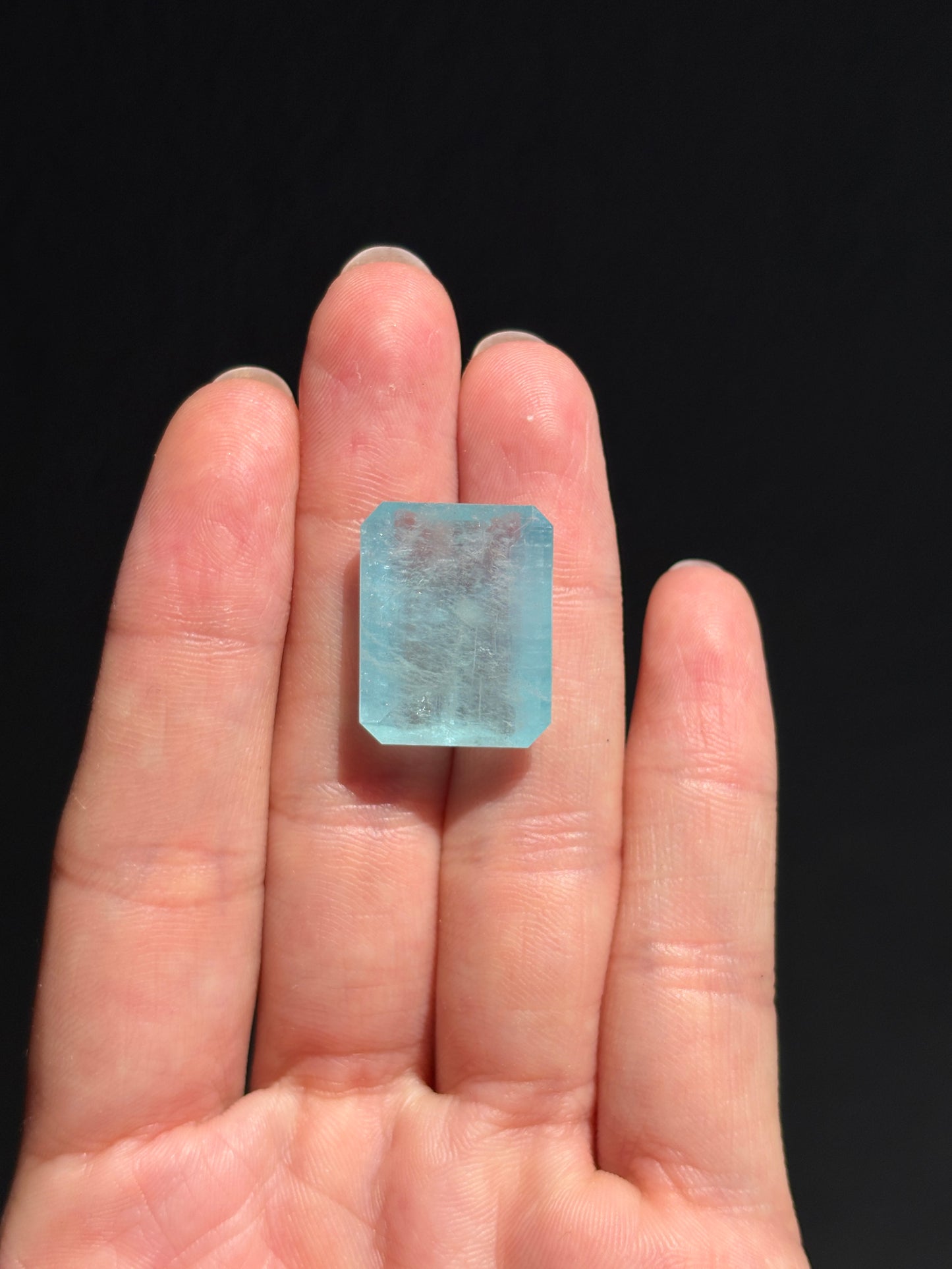 AGUAMARINA 22.955 CTS 16.39 X 20.61 X 7.78 MM