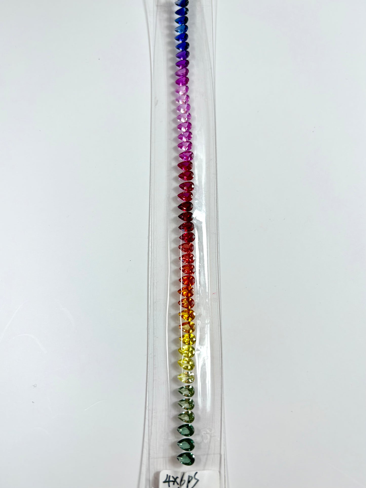 ZAFIRO RAINBOW LAB PERA 4 X 6 MM