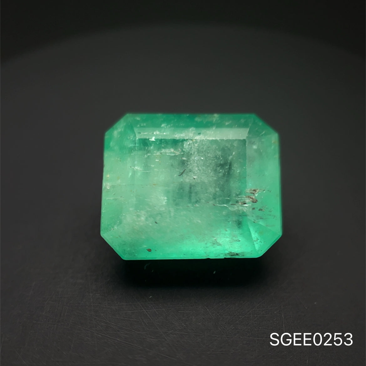 ESMERALDA NATURAL COLOMBIANA ESMERALDA 7.37 CTS 12.31 X 10.45 X 7.19 MM