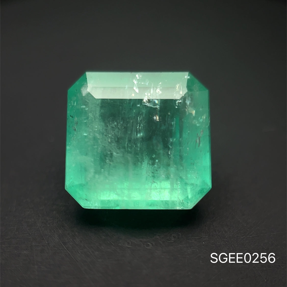 ESMERALDA NATURAL COLOMBIANA ASSCHER 4.12 CTS 9.82 X 9.35 X 5.68 MM