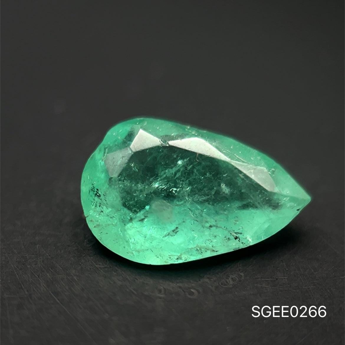 ESMERALDA NATURAL COLOMBIANA PERA 1.26 CTS 9.80 X 6.38 X 3.54 MM