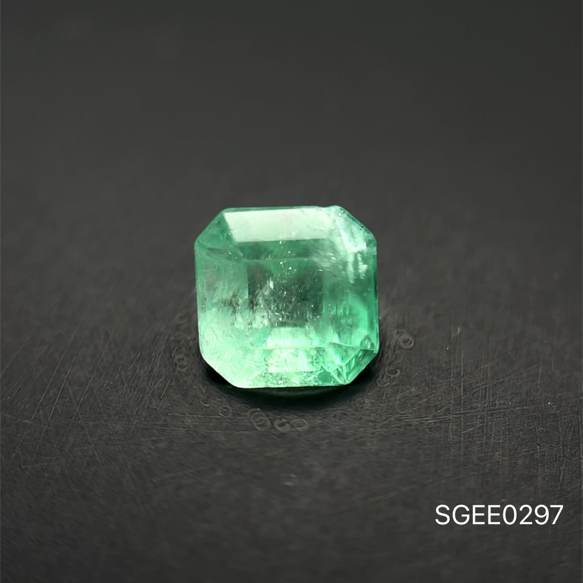 ESMERALDA NATURAL COLOMBIANA ASSCHER 1.13 CTS 6.07 X 6.1 MM