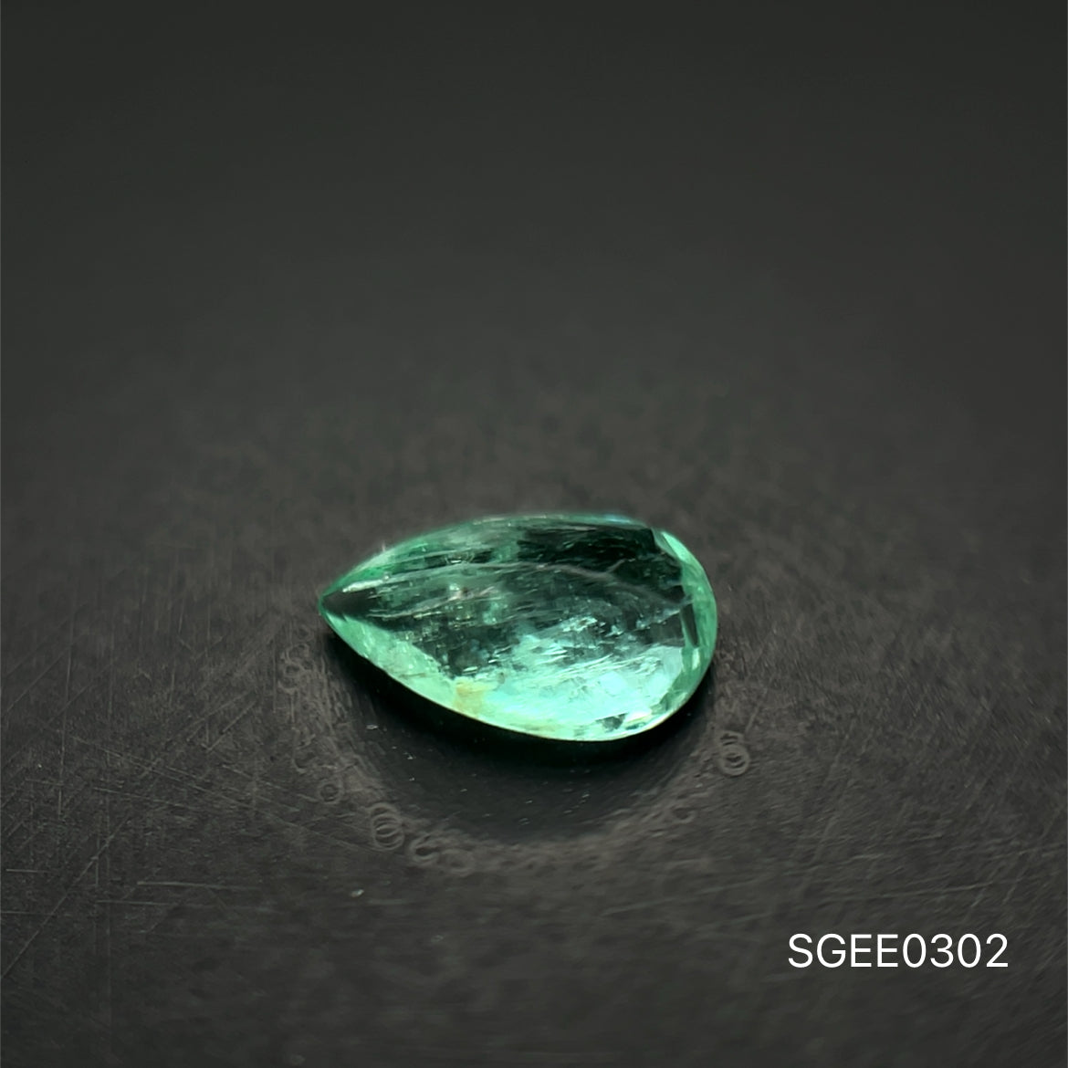 ESMERALDA NATURAL COLOMBIANA PERA 0.475CTS 4.3 X 6.9 MM