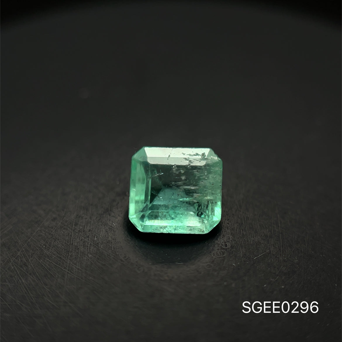 ESMERALDA NATURAL COLOMBIANA ASSCHER 0.805 CTS 5.7 X 6.1 MM