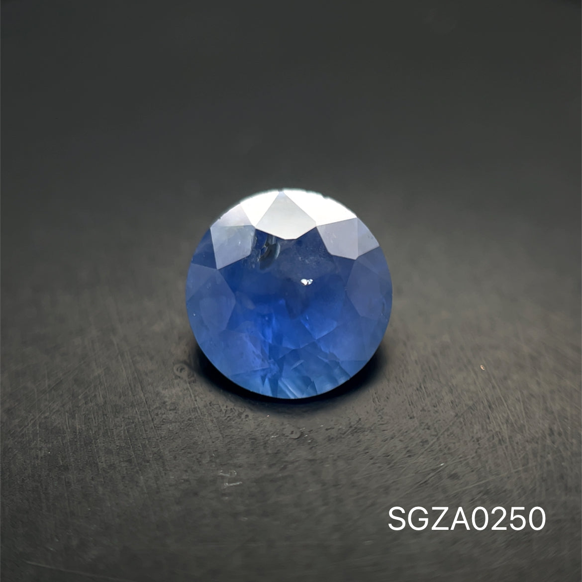 ZAFIRO REDONDO 1.640 CTS 7.2 X 4.1 MM