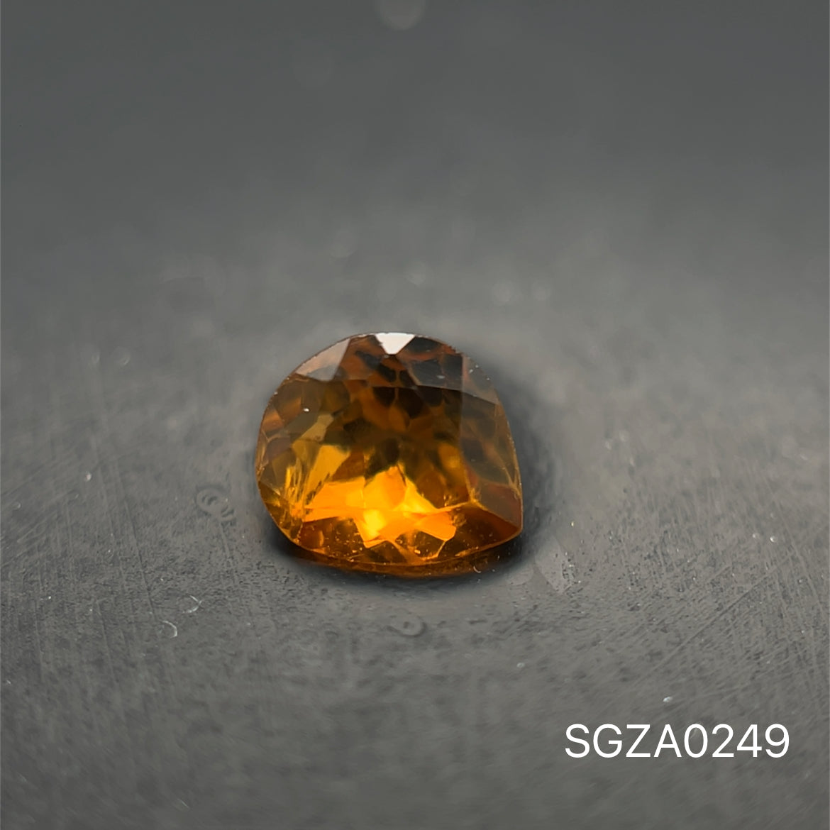 ZAFIRO ORANGE CORTE PERA 0.475 CT 4.3 x 5.1 MM