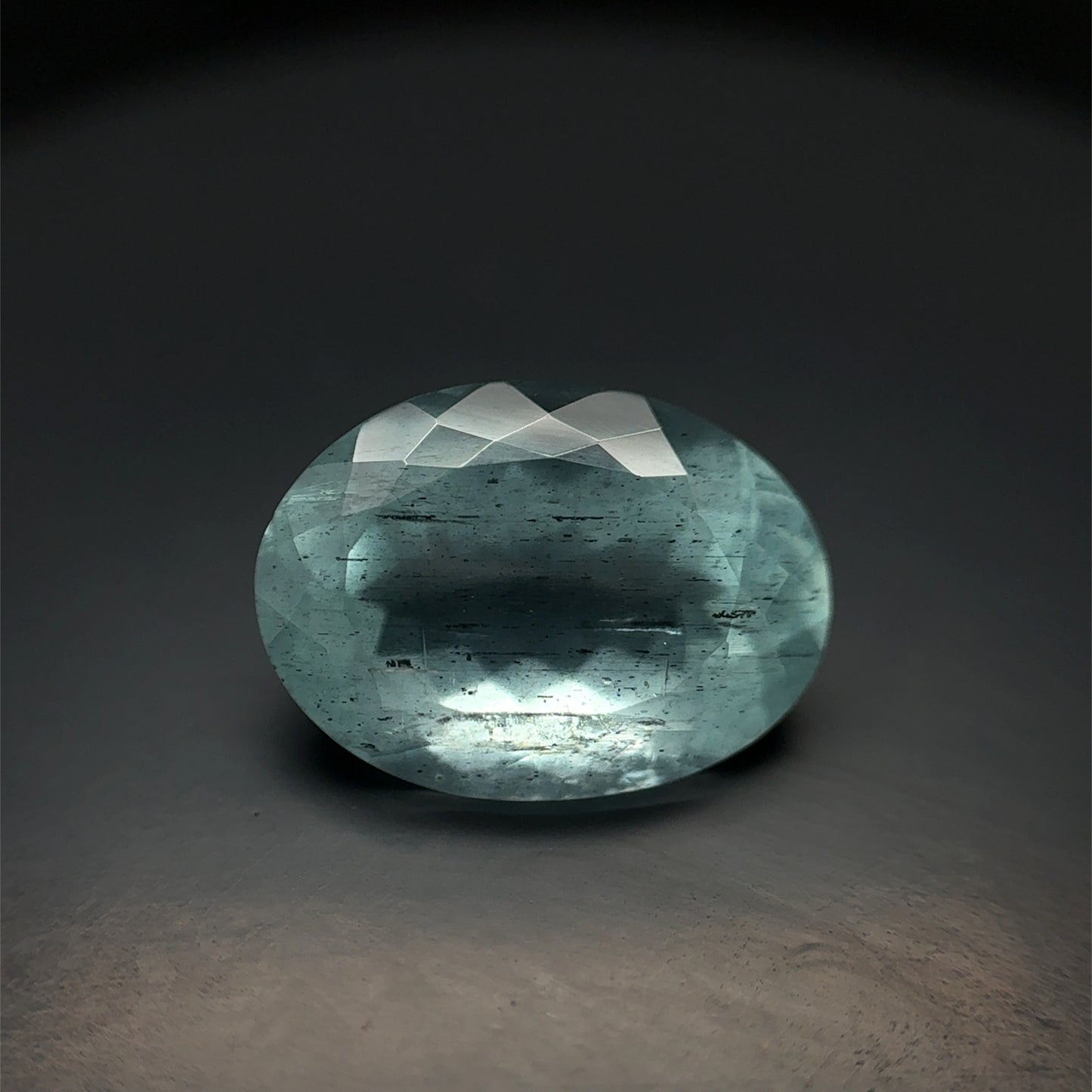 AGUAMARINA CORTE OVAL 6.735 CT 14.3 X 10.4 X 7.6 MM