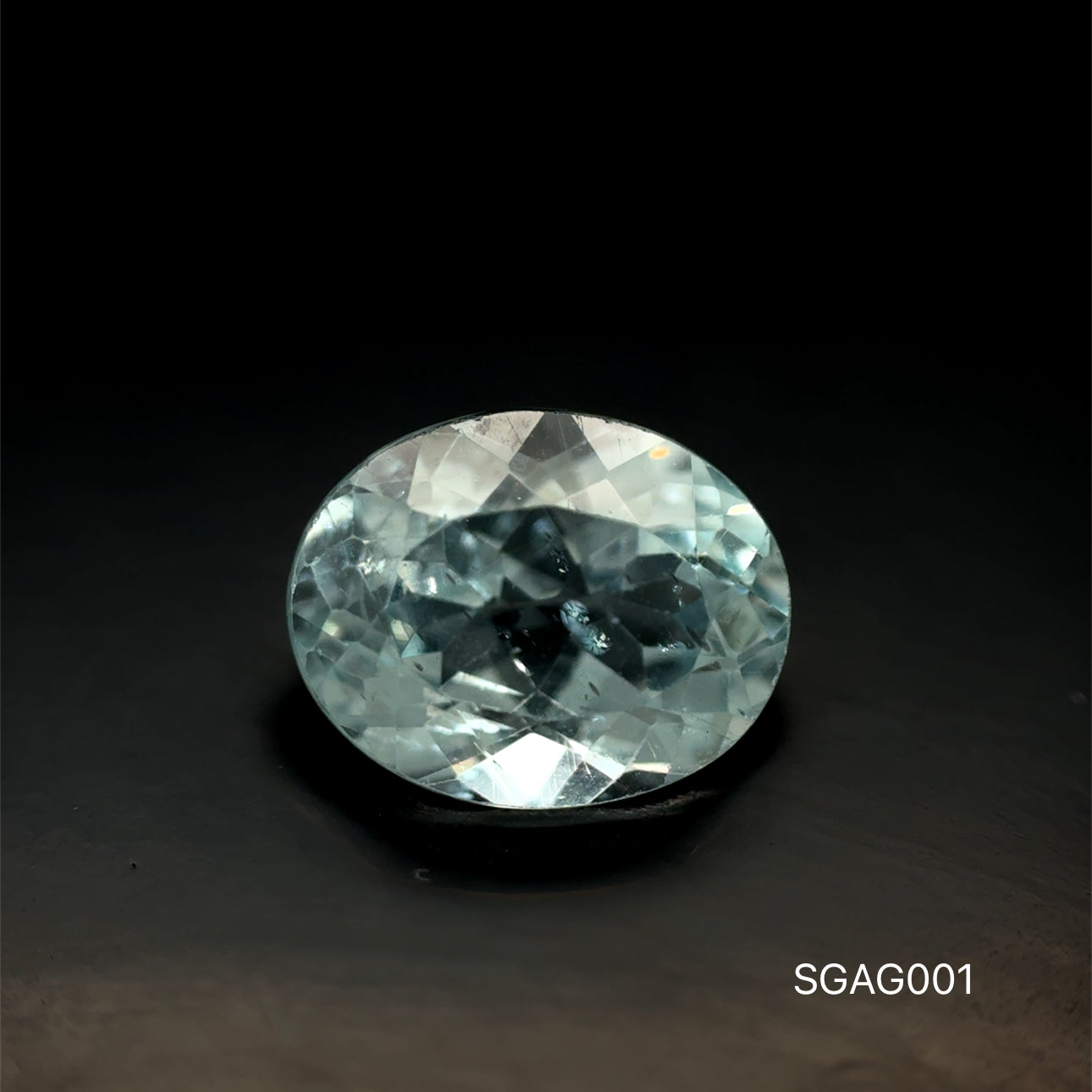 AGUAMARINA CORTE OVAL 2.84 CT 9.9 X 7.9 X 5.3 MM