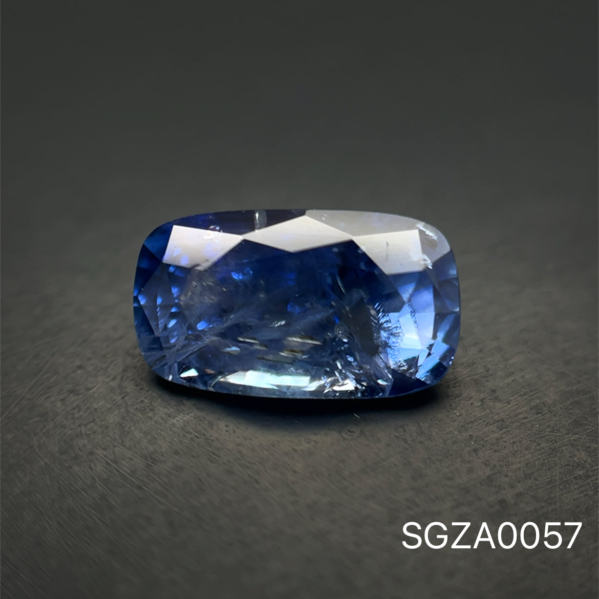 ZAFIRO CORTE CUSHION ALARGADO 2.845 CTS