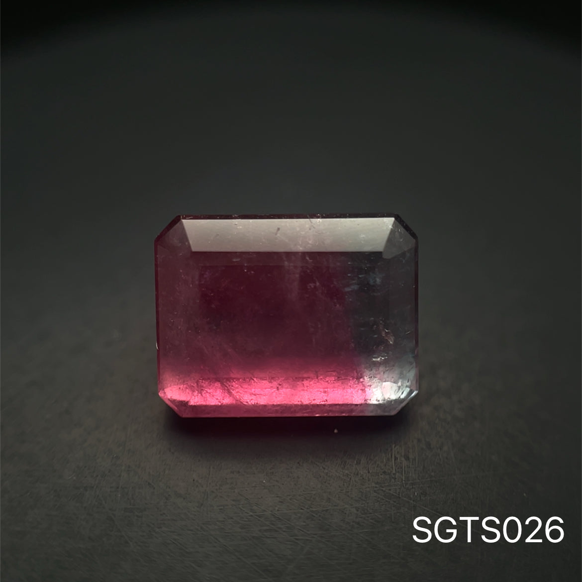 TURMALINA BICOLOR 4.94 CTS 10.45 X 8.63 X 6.24 MM