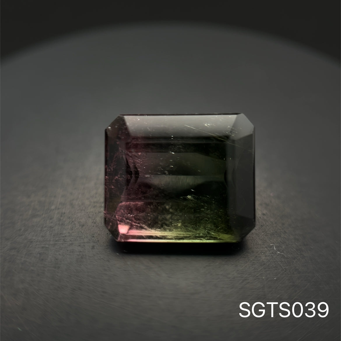 TURMALINA BICOLOR 5.87 CT 11.33 X 9.6 MM