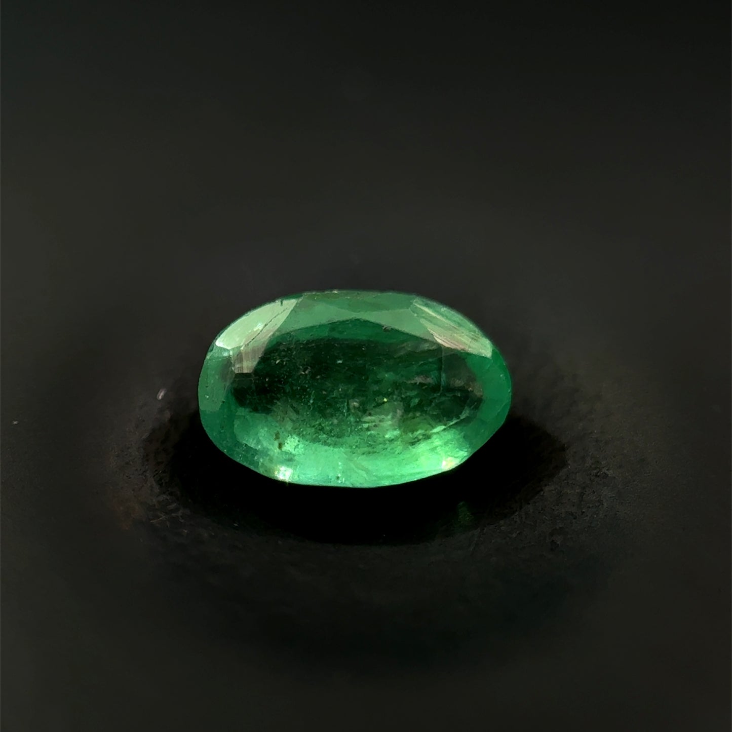 ESMERALDA CORTE OVAL 3.5 X 4 MM 0.245 CTS