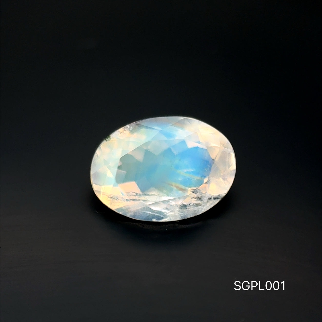 PIEDRA LUNA CORTE OVAL 11 x 7.8 mm 2.87 cts