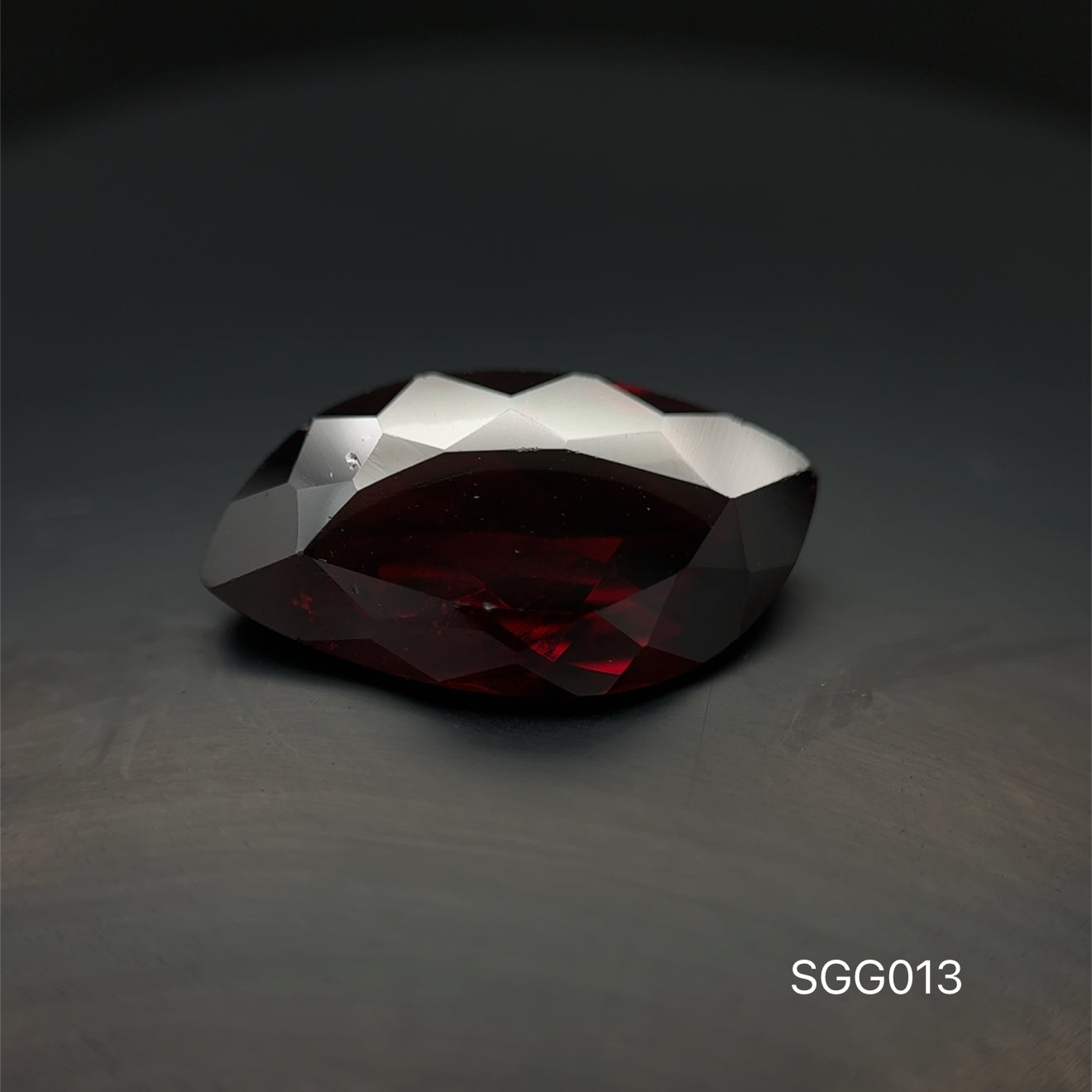 GRANATE 9.1 X 17.3 MM 7.270 CT