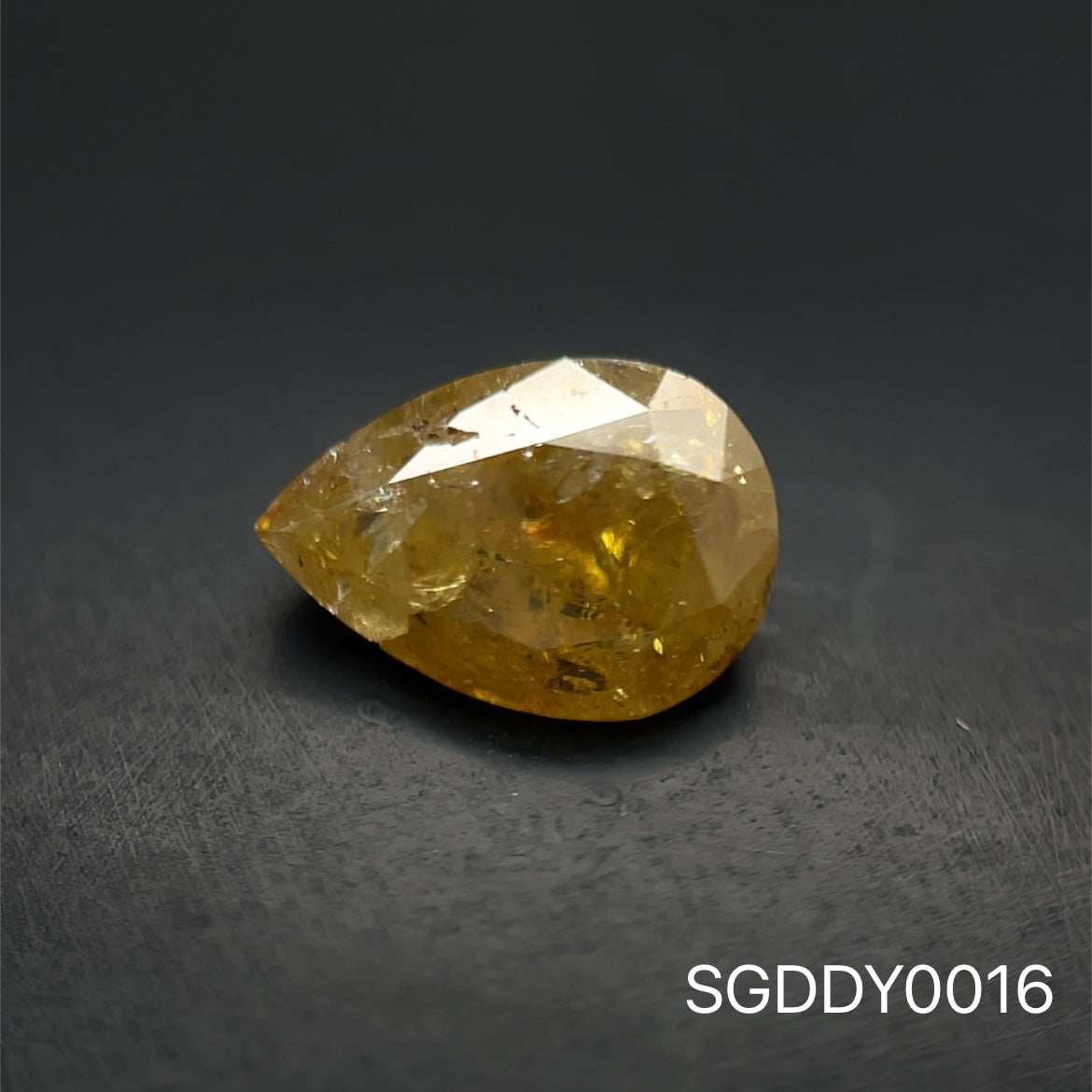 DIAMANTE VIVID DARK YELLOW 2.29CTS 9.8x7MM