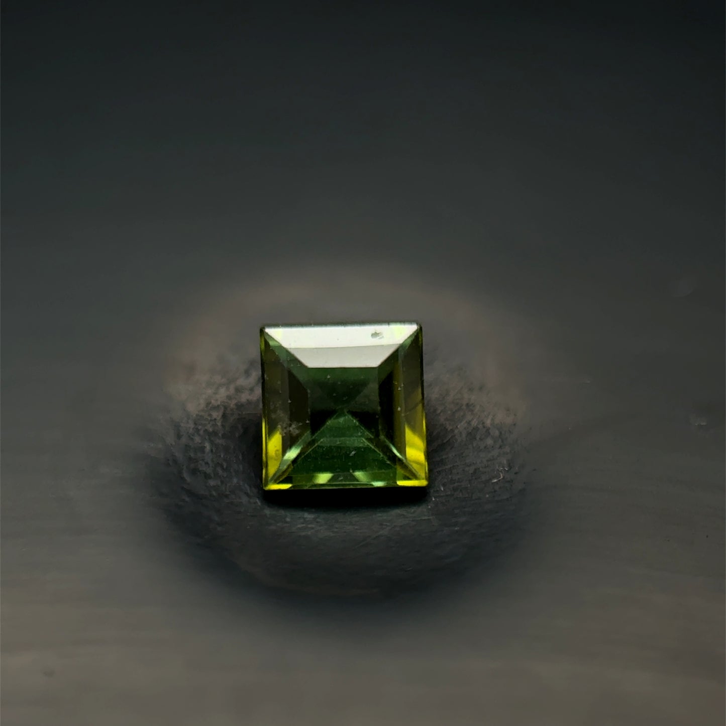 TURMALINA VERDE CORTE PRINCESS 3.6 MM X 3.6 MM