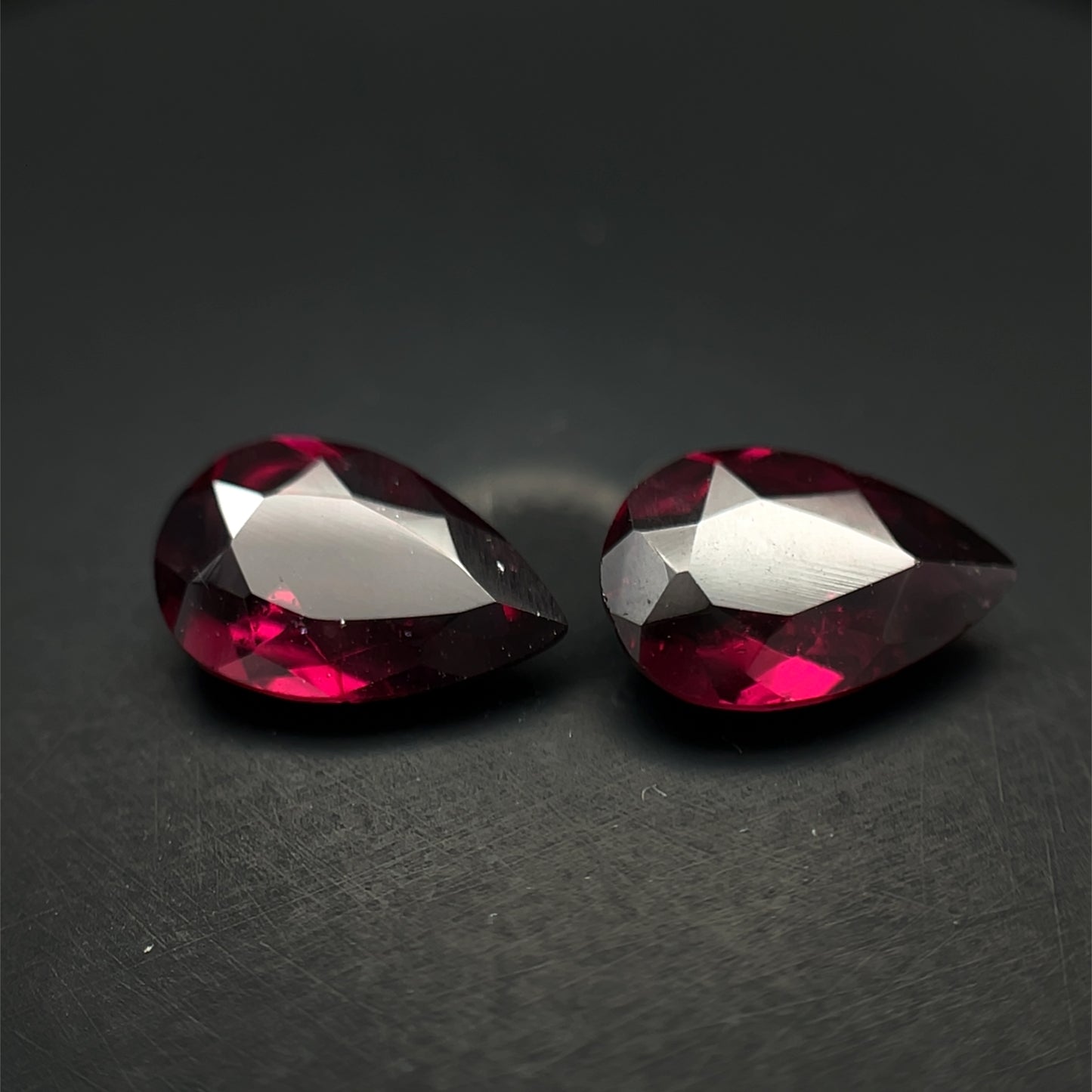 PAR DE GRANATE CORTE PERA 6X8 MM