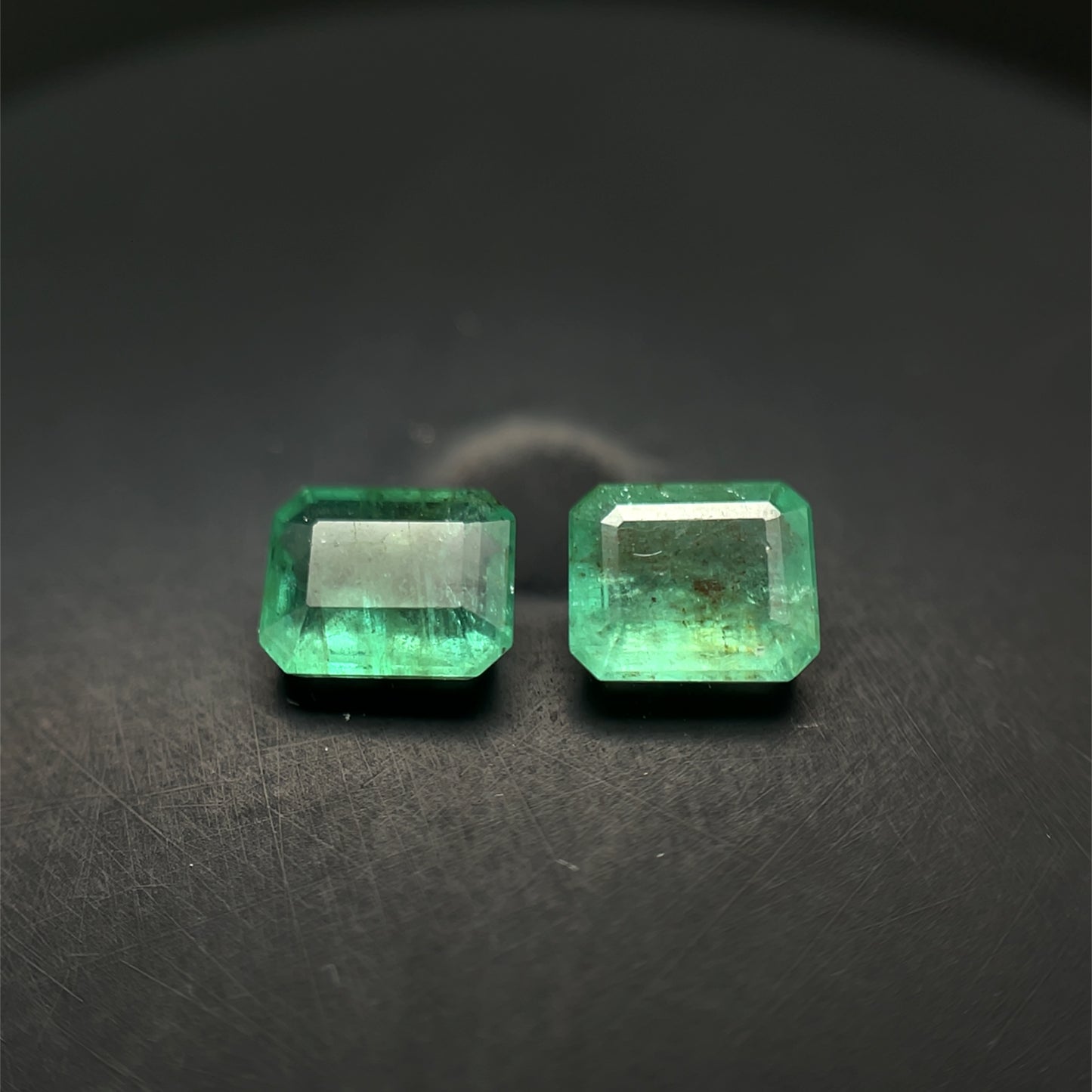PAR DE ESMERALDA 1.725 CTS 6.9 X 4.3 MM