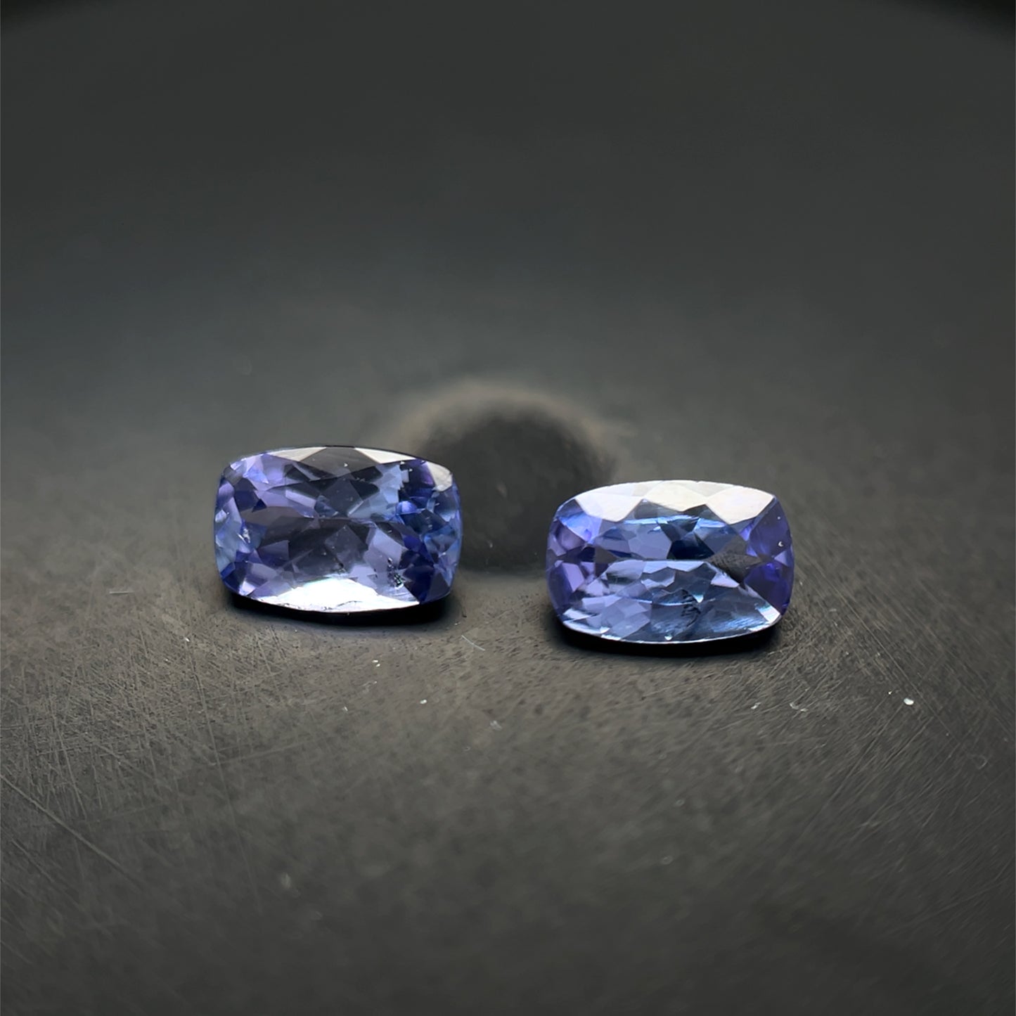 PAR DE TANZANITA CORTE CUSHION ALARGADO 1.04 CT