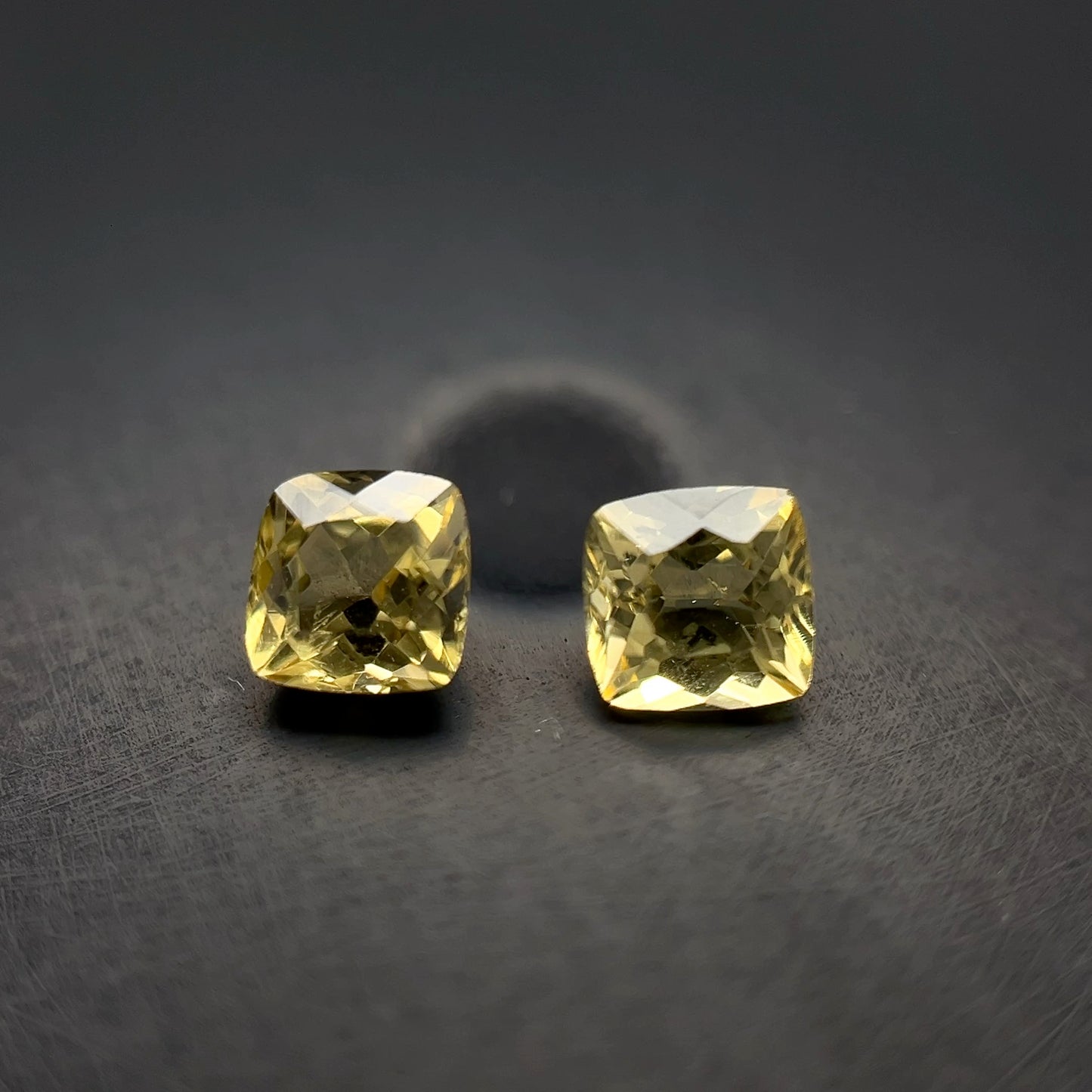 PAR DE BERILO AMARILLO CORTE CUSHION 4 X 4 MM 0.665 CTS