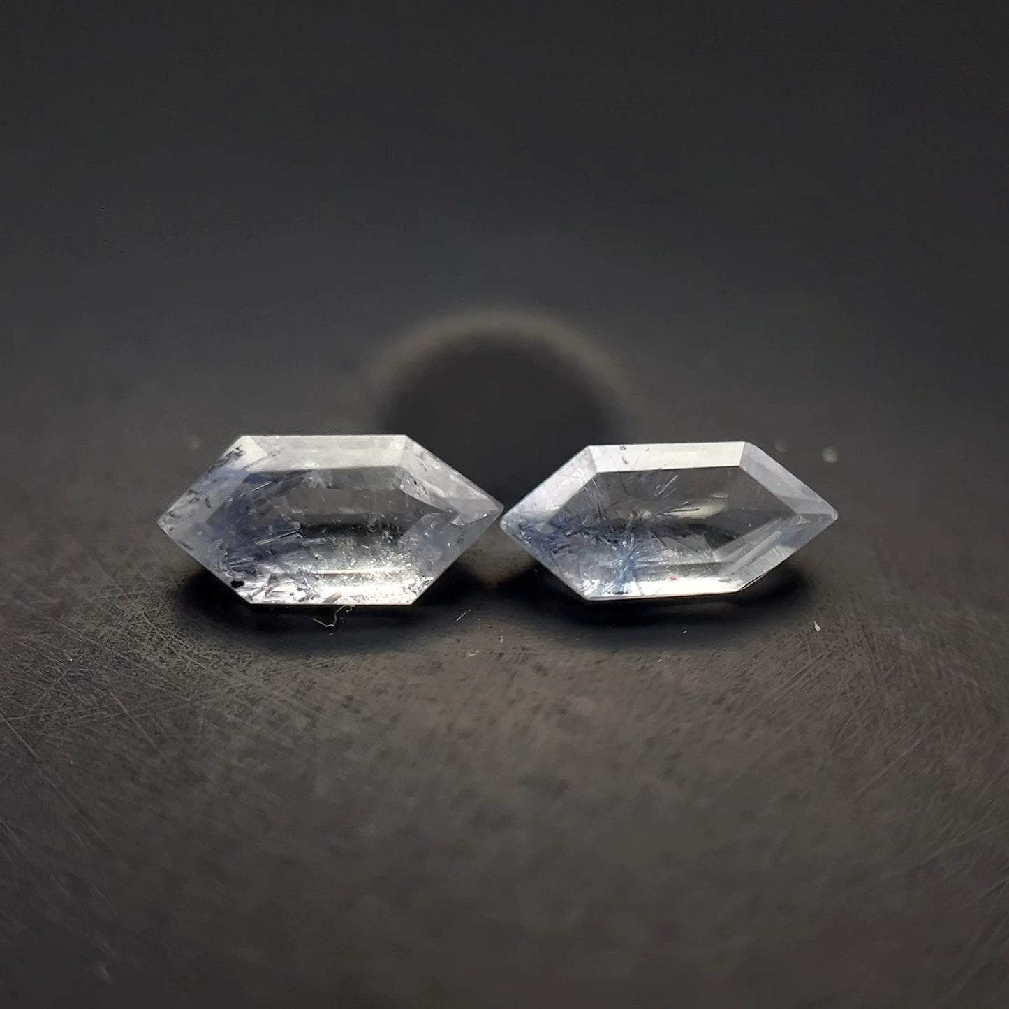 PAR DUMORTERITA CORTE MODERNO 0.885 CTS 7.5 X 3.5 MM