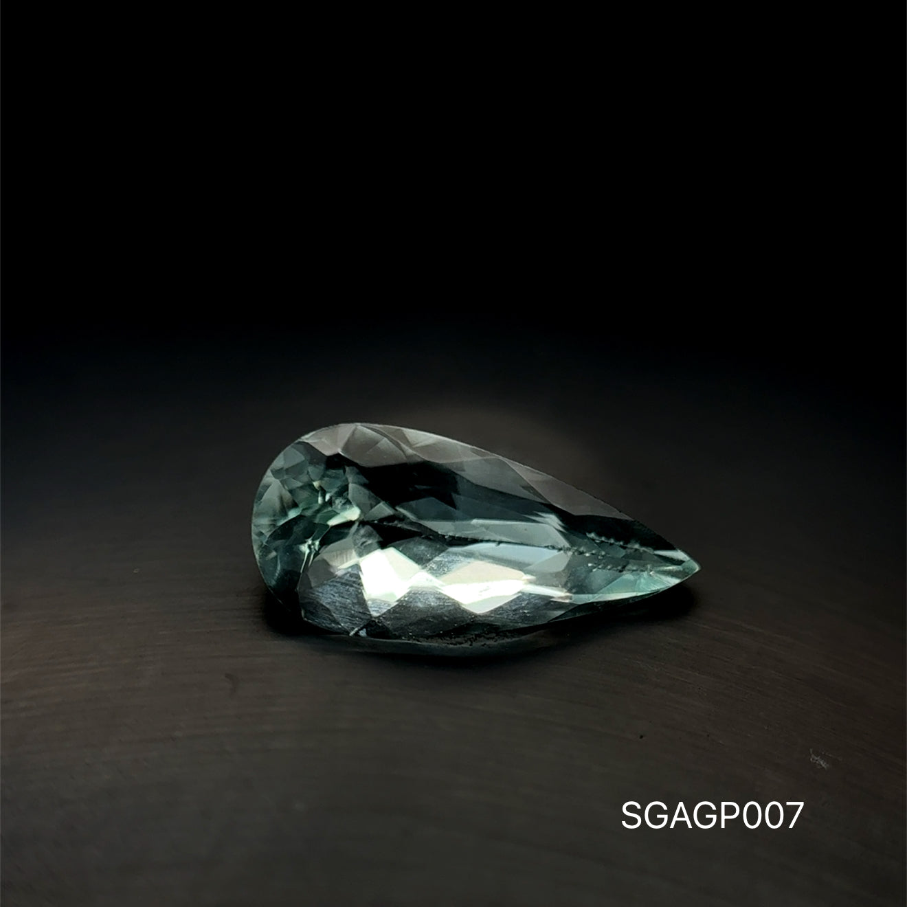 AGUA MARINA CORTE PERA 6.17 X 12.93 MM/ 1.840 CT