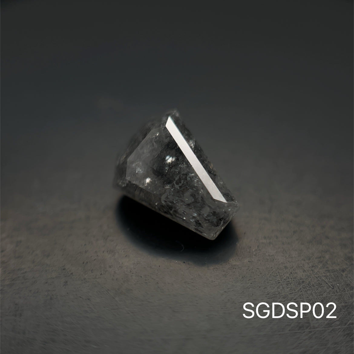 DIAMANTE SALT AND PEPPER 7.6 X 6 MM 1.7 CTS
