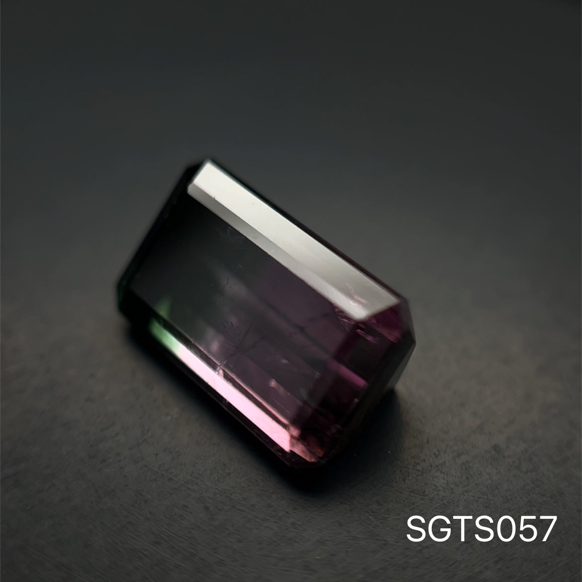 TURMALINA BICOLOR 6.82 X 11 MM 3.6 CTS