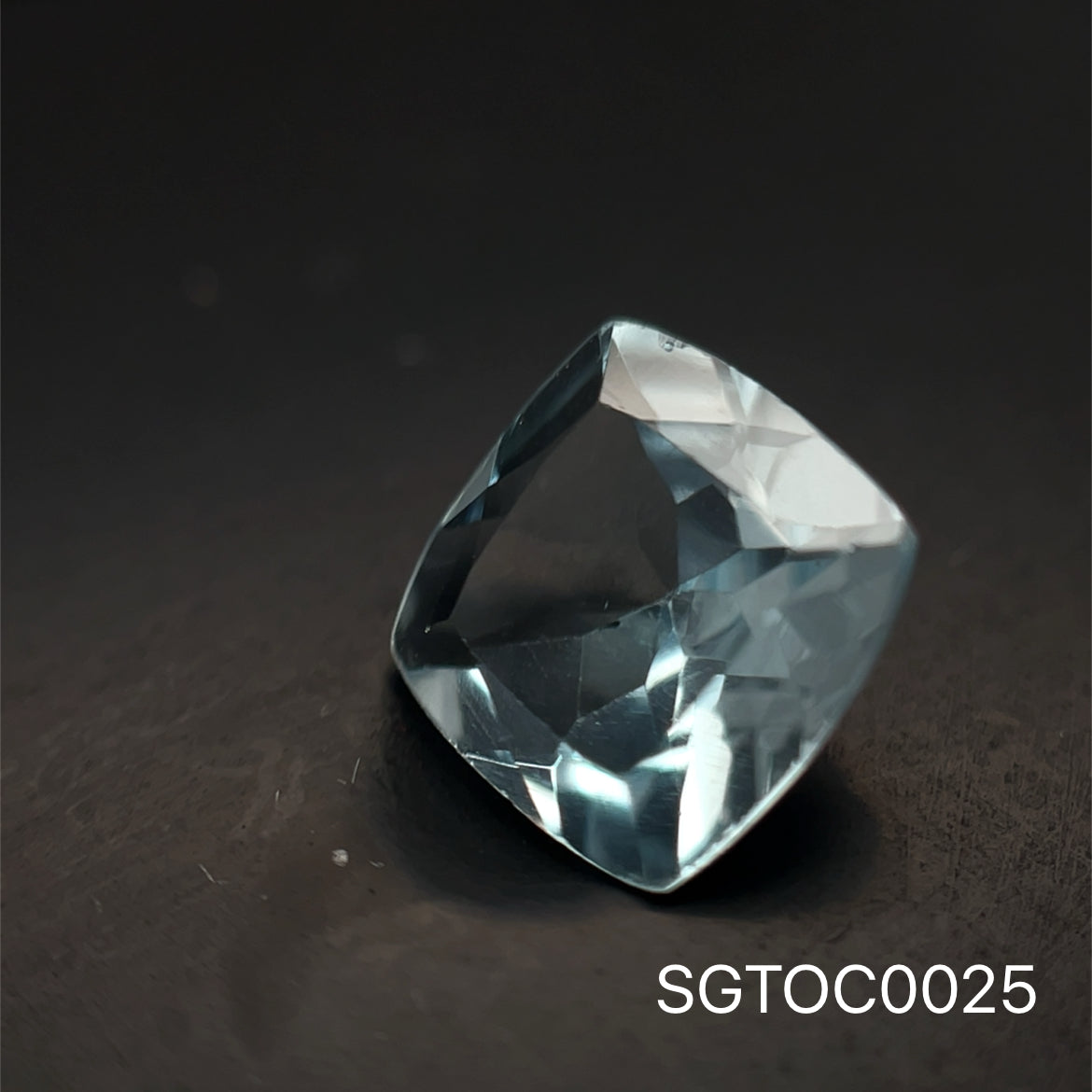 TOPACIO AZUL CUSHION 8.1 X 8. 2 MM 2.16 CTS