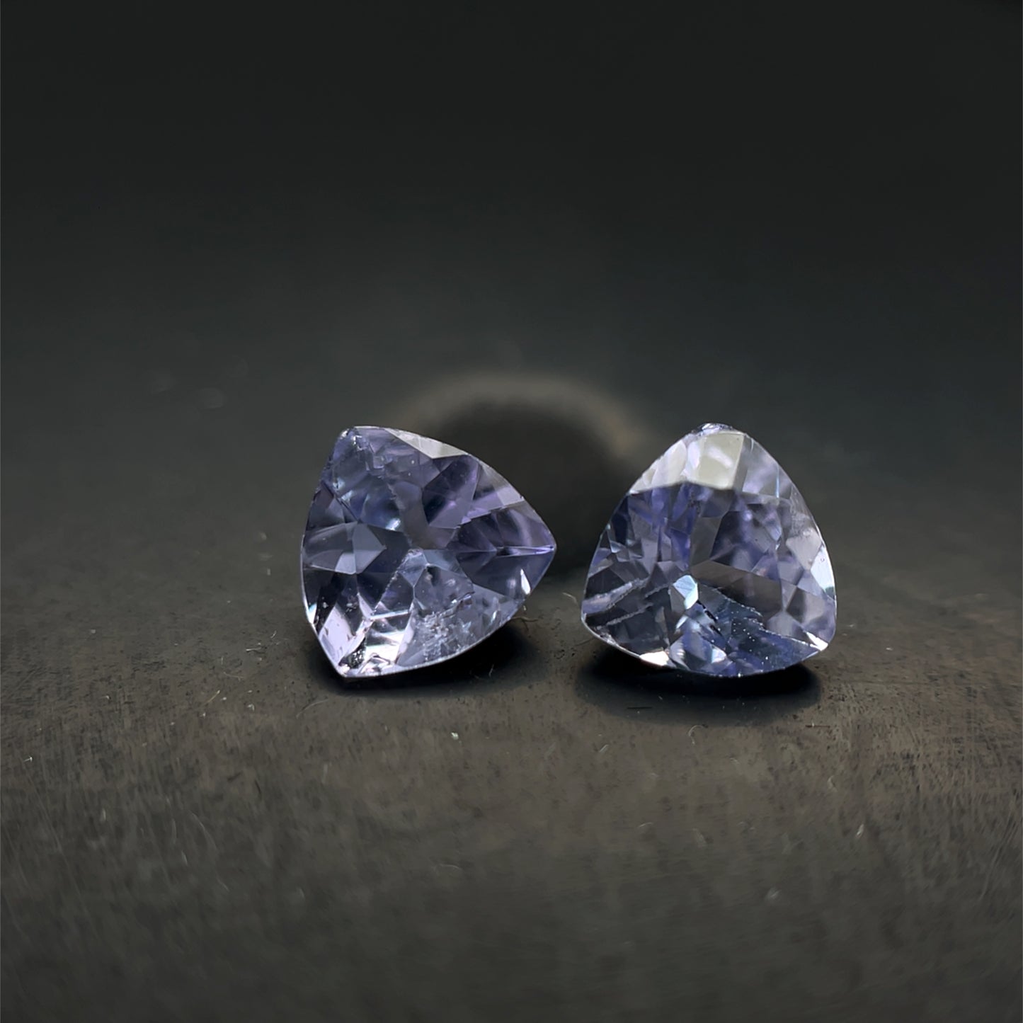 PAR DE TANZANITA CORTE TRILLON 4.9 X 4.9 MM 0.76 CTS