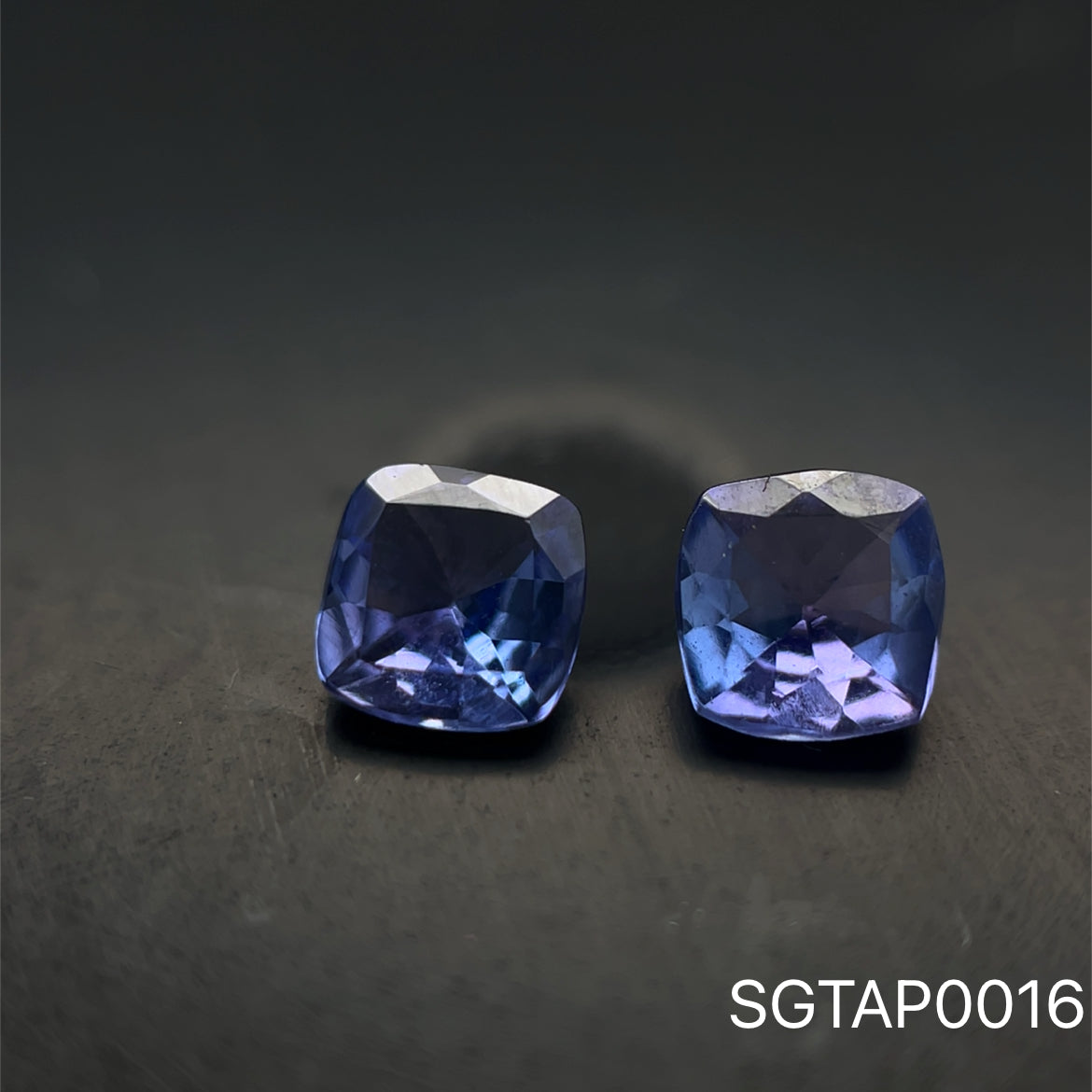 PAR DE TANZANITA CORTE CUSHION 4X4 MM 0.60 CTS