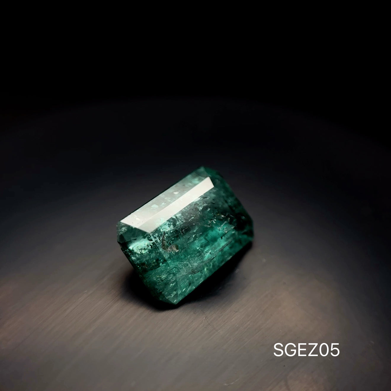 ESMERALDA ZAMBIA 4.90 CT/ 8.98 X 12.90 MM