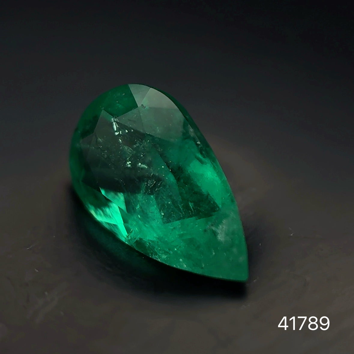 ESMERALDA CDTEC PERA 1.81 CTS 10.86 X 6.47 MM