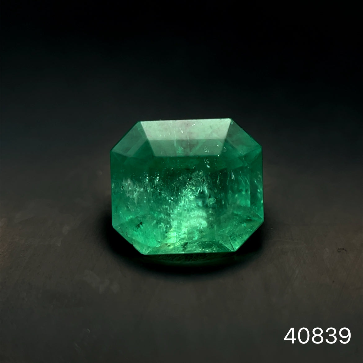 ESMERALDA CDTEC CORTE ESMERALDA 8.05 X 7.07 X 5.71 MM 2.02 CT