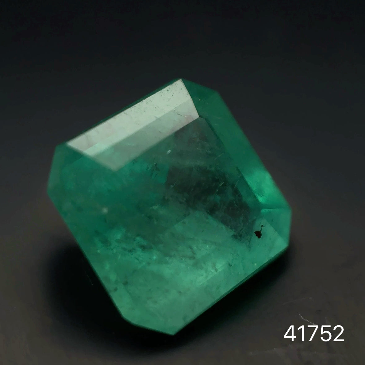 ESMERALDA CDTEC ESMERALDA 2.42 CTS 8.17 X 7.83 MM