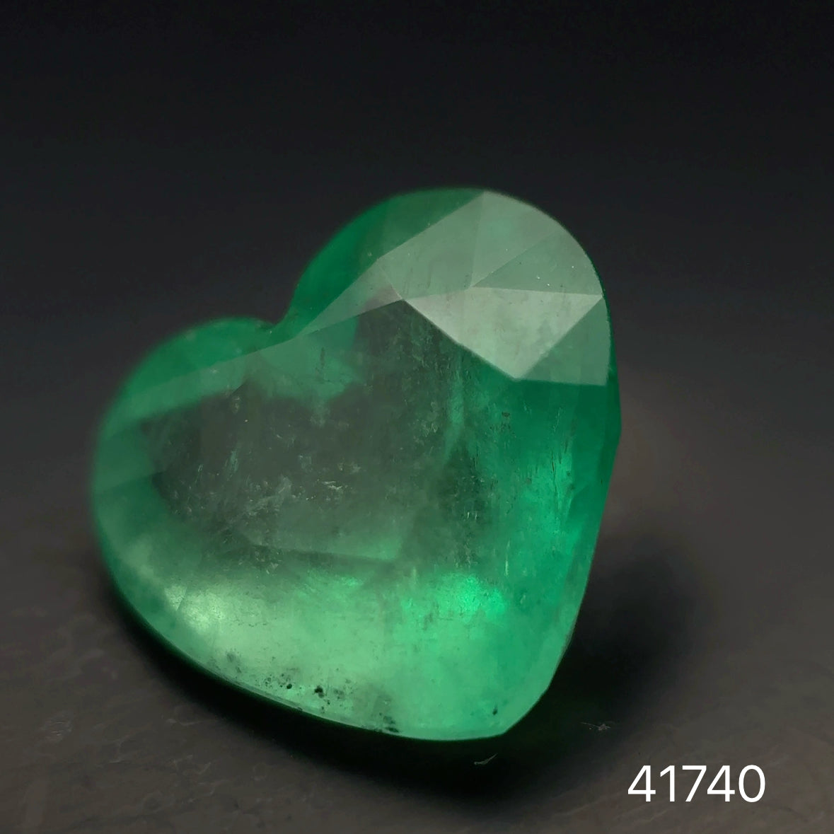 ESMERALDA CDTC CORAZON 2.54 CTS 8.87 X 9.65 MM