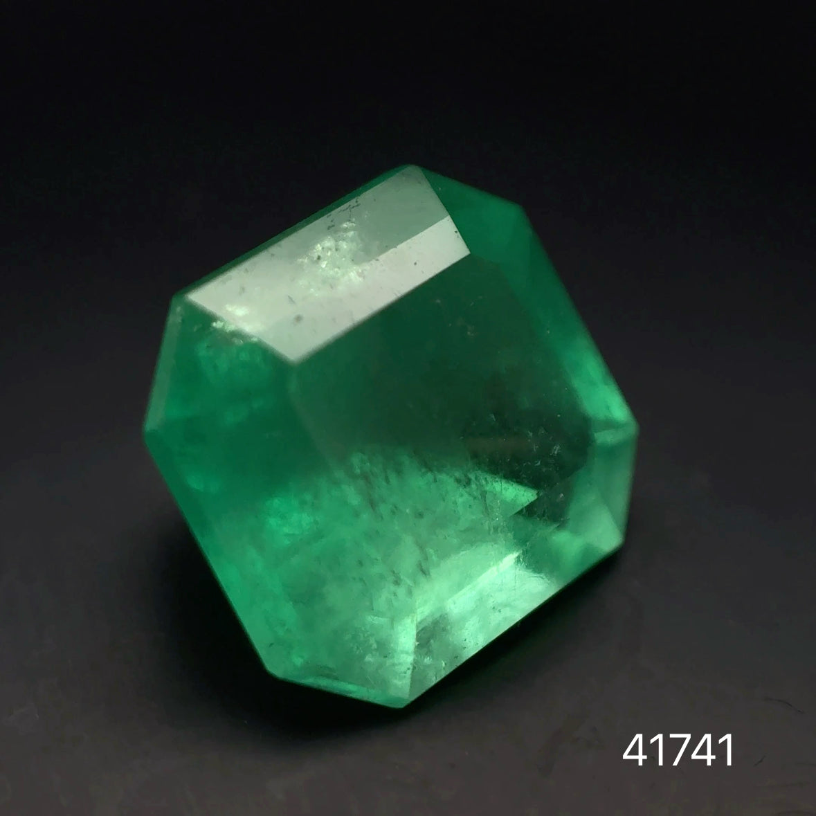 ESMERALDA CDTEC ESMERALDA 4.08 CTS 10.96 X 9.46 X 6.64 MM