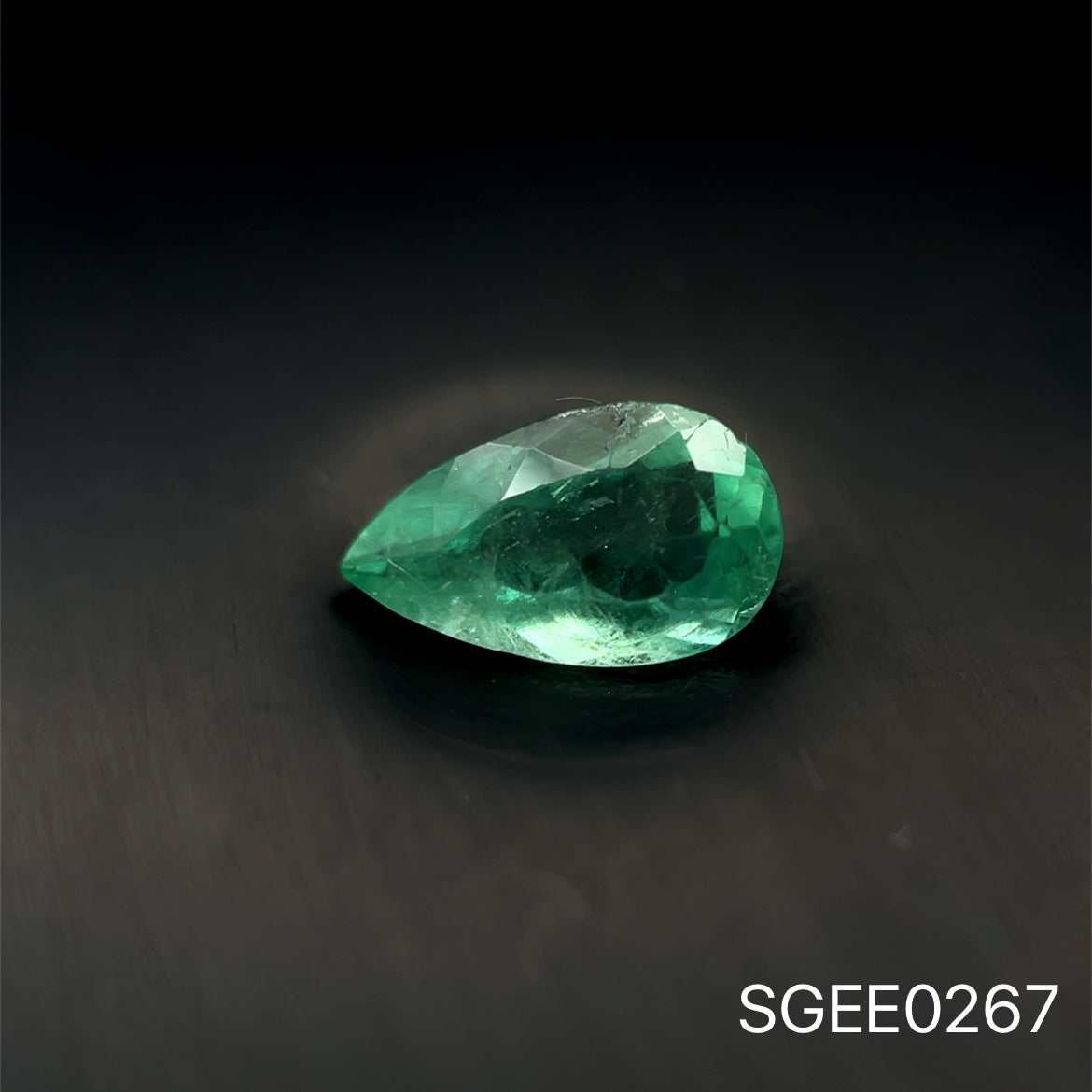 ESMERALDA COLOMBIANA 10.17 x 6.41 x 3.84 mm 1.37 cts