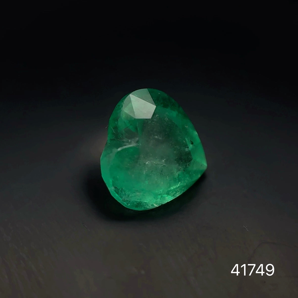 ESMERALDA CDTEC CORAZON 2.43 CTS 8.55 X 9.02 MM