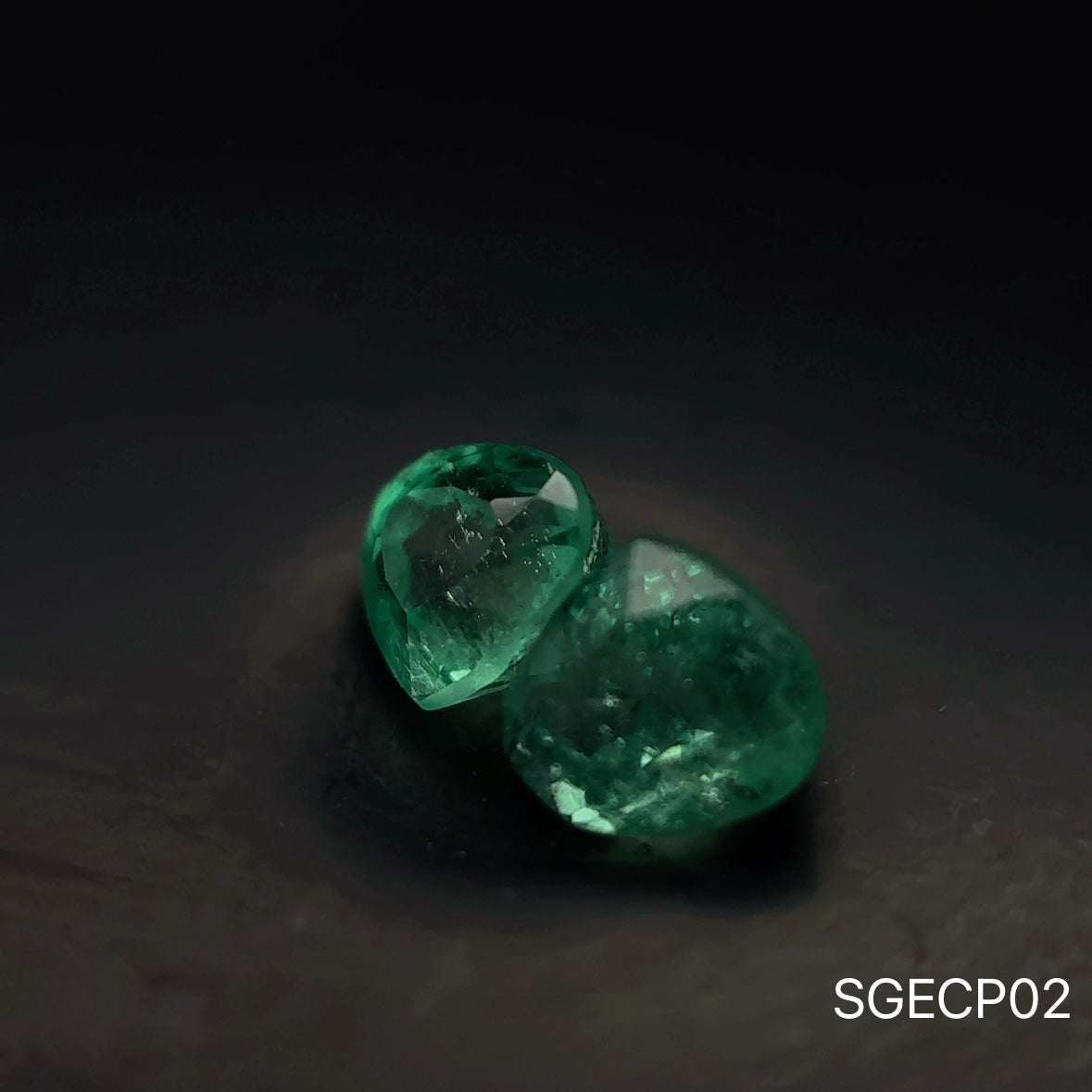 PARA ESMERALDA COLOMBIA PERA 1.245 CTS 5 X 5 MM