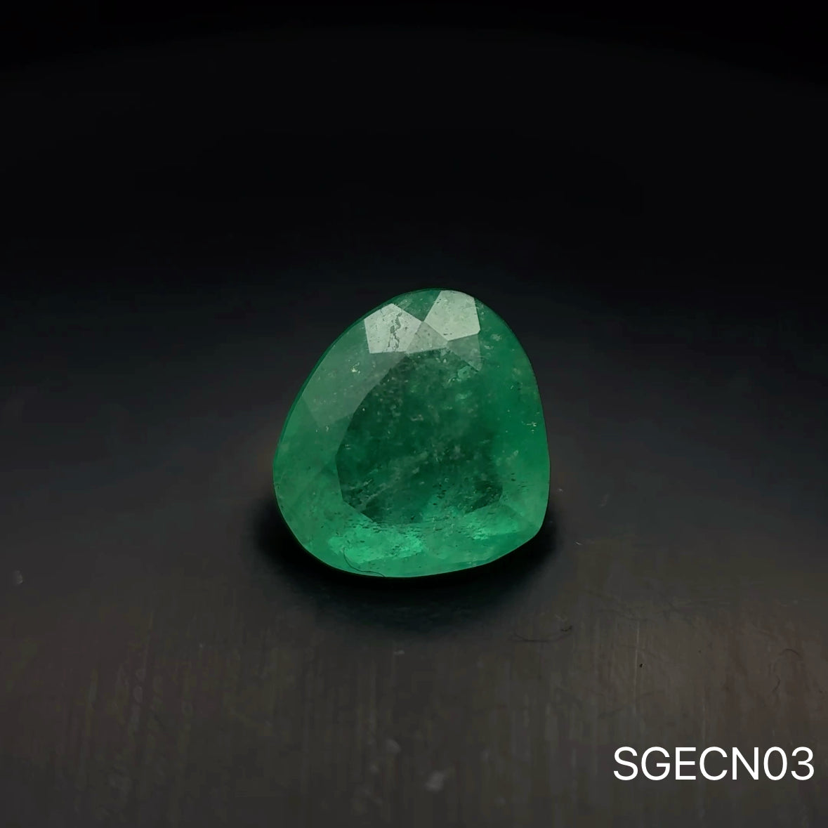 ESMERALDA COLOMBIANA PERA 2.020 CT 8.26 X 9.08 MM