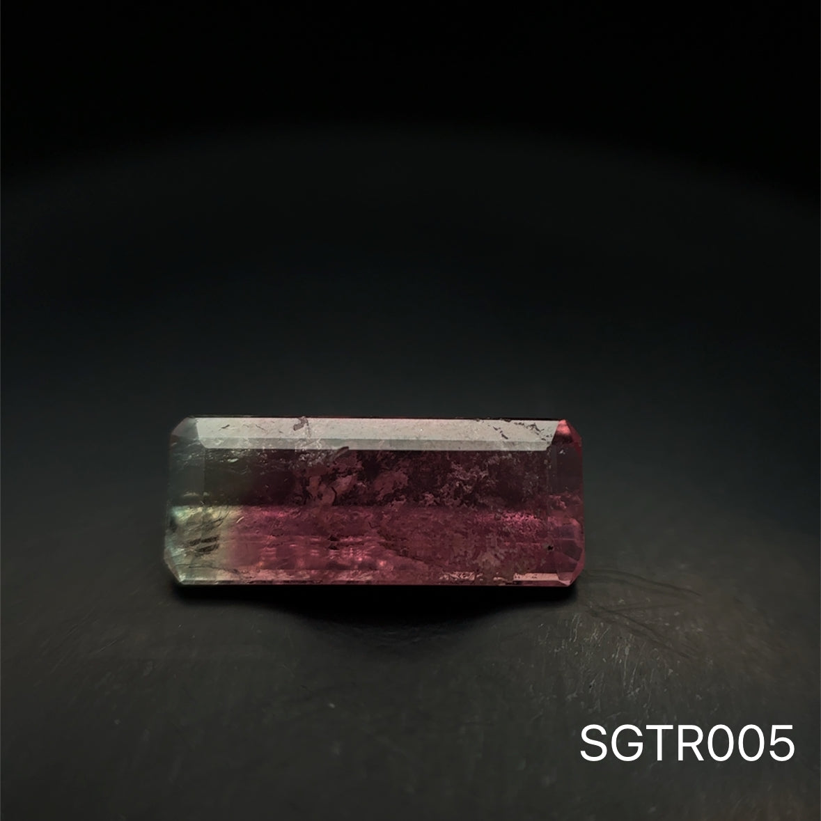 TURMALINA BICOLOR 2.685 CTS 6.04 X 14.7 MM