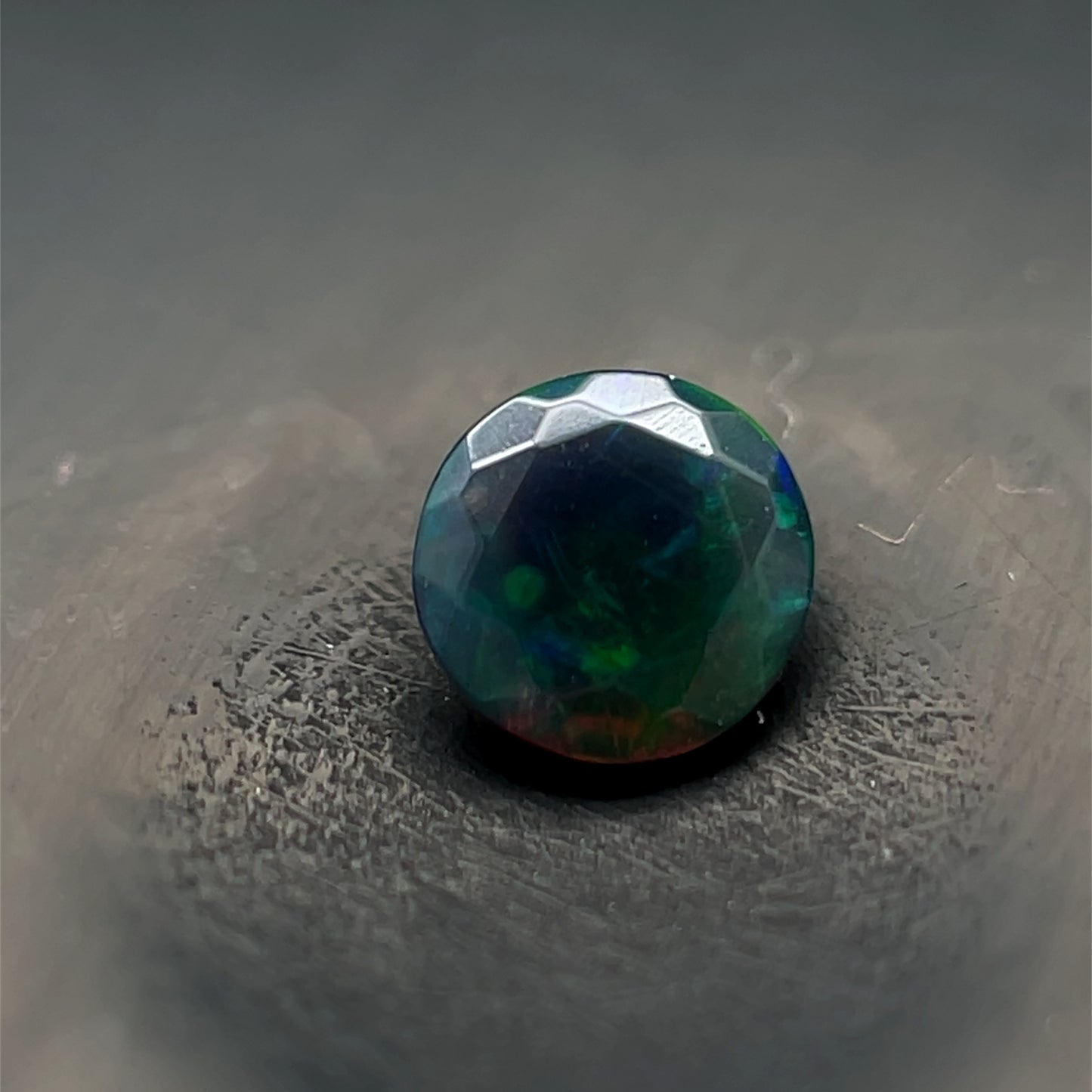 OPALO NEGRO ETIOPE CORTE REDONDO 4 MM