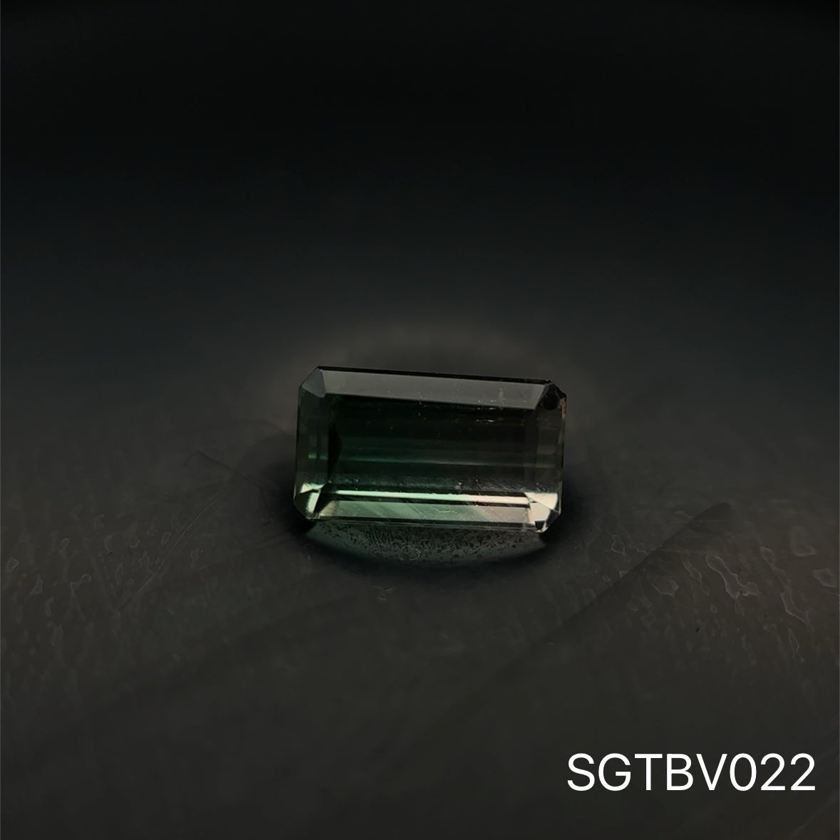 TURMALINA BICOLOR .920 CT/ 4.01 X 6.95 MM
