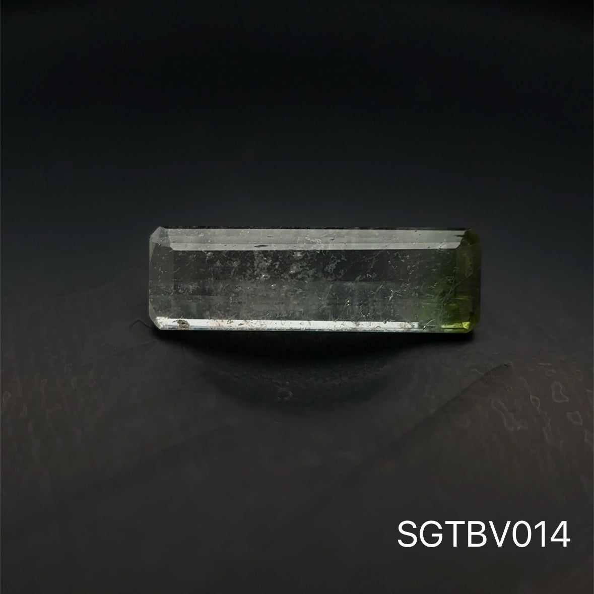 TURMALINA BICOLOR VERDE 1.215 CTS 4.07 X 12.79 MM