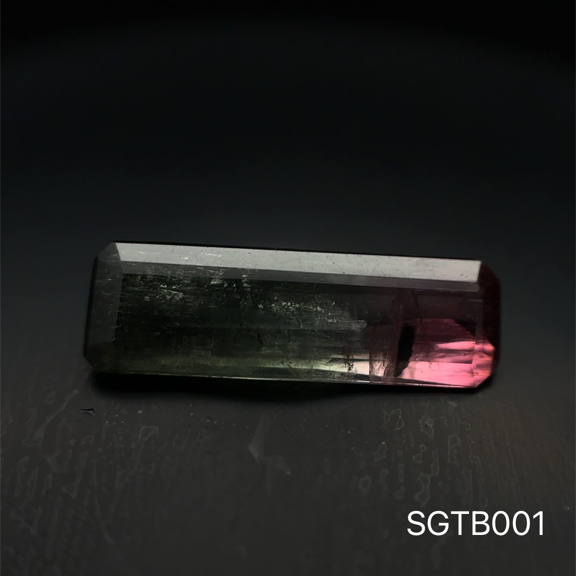 TURMALINA BICOLOR 4.18 CTS 6.06 X 18.83 MM