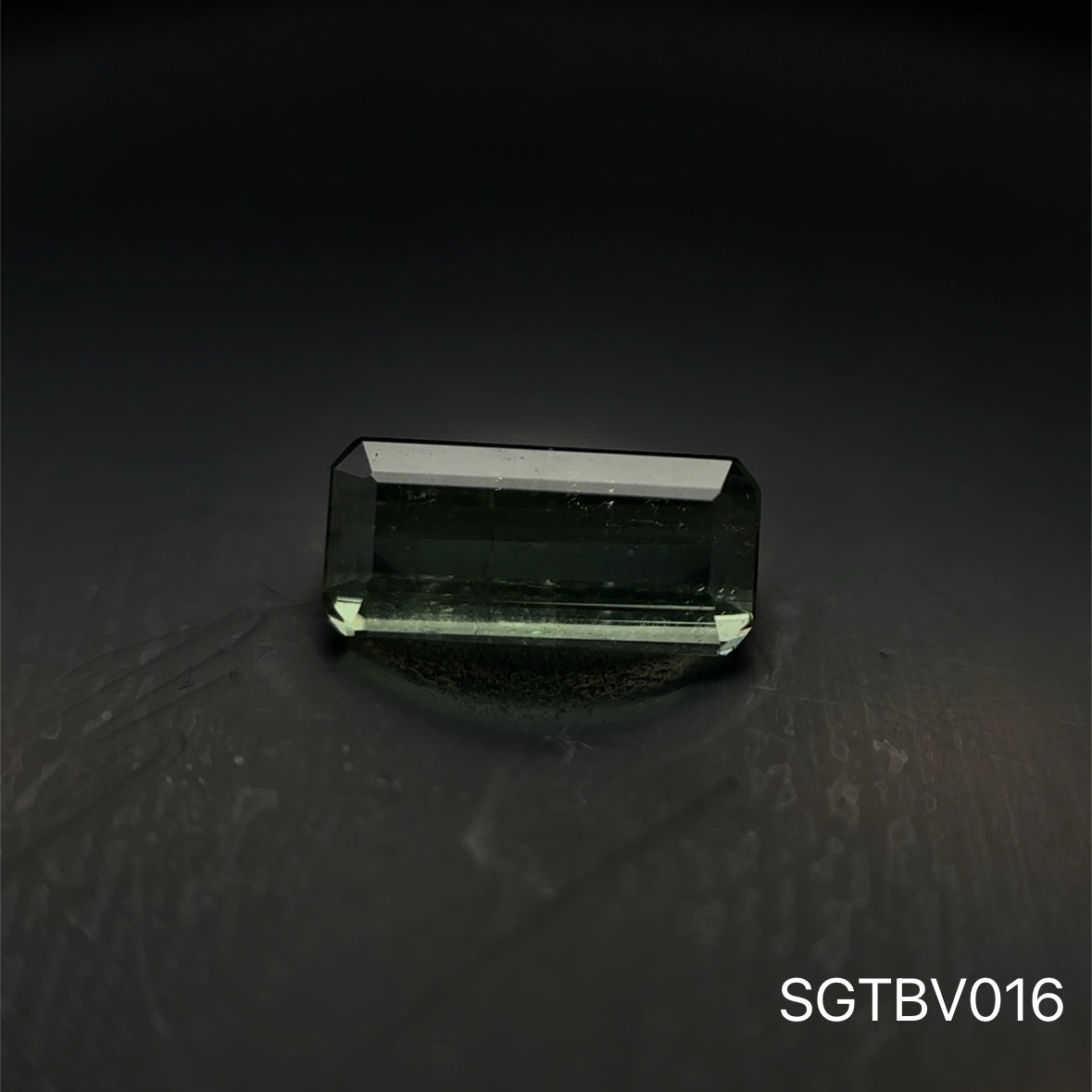 TURMALINA VERDE 1.430 CTS 4.44 X 9.55 MM